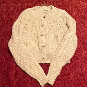 Women's Cropped Cream Cable Knit Sweater